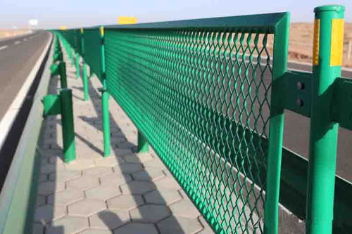 高速交通设施防眩网设计方案工程预算——以勾花网为例